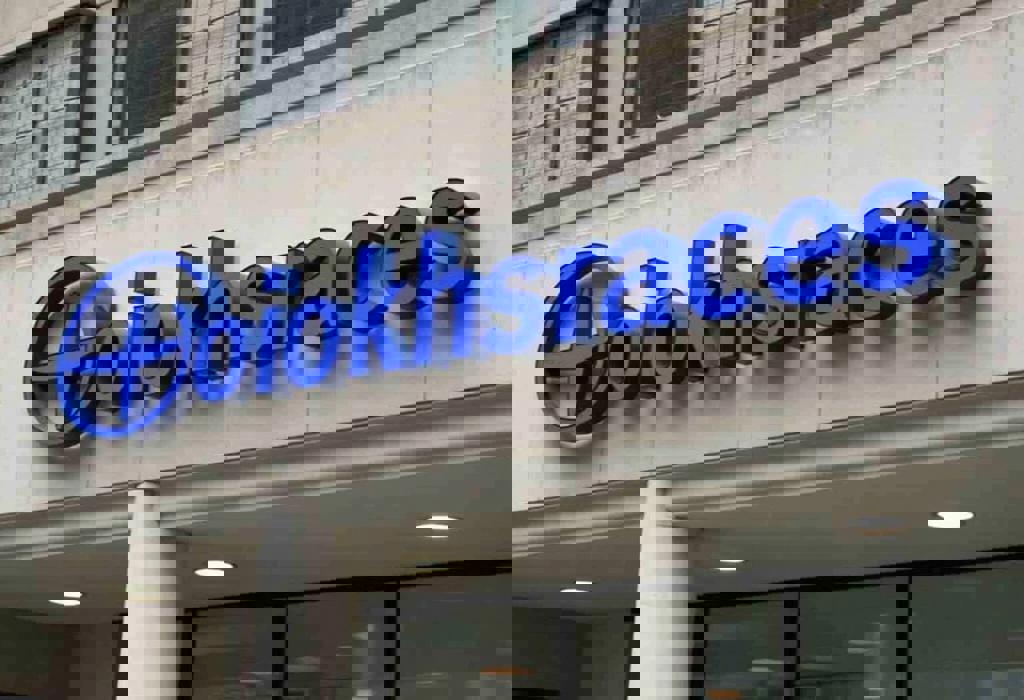 The nation’s largest health insurer went 0-for-3 on its latest earnings report, and Wall Street responded accordingly.