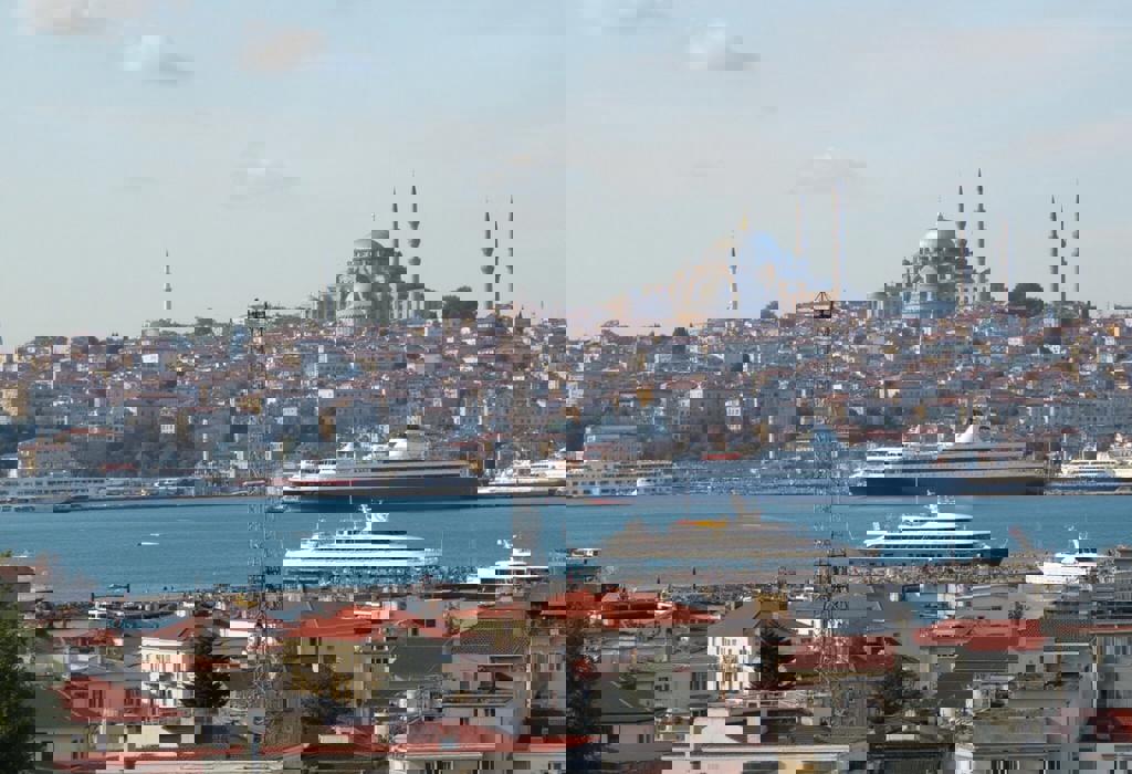İstanbul Gaziosmanpaşa'da Kadın Giyim Mağazasında Uyuşturucu İmalathanesi Ortaya Çıktı